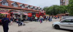 nyitott szertárkapuk