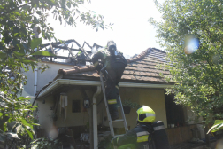 felhatolás a tetőre kívülről