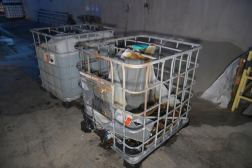elégett IBC tartályok