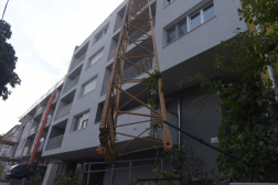 a társasház homlokzata