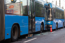 buszok ütköztek külső