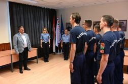 Tíz újonc tűzoltó kezdi meg szolgálatát a fővárosban