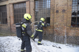 Tűzoltók dolgoznak