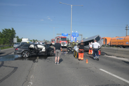 Frontális karambol történt a XV. kerületben