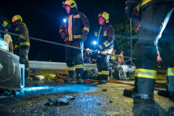 lánccal húzzák a roncsot