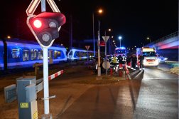 A karambol után a gépkocsi felborult.
