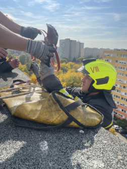 Alpintechnikával segítettek a tűzoltók
