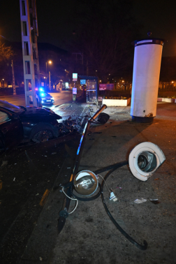 kidőlt villanyoszlop