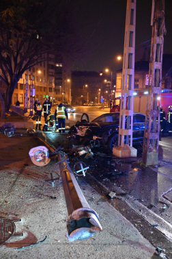 kidőlt villanyoszlop