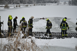 Jégről mentési bemutató a Naplás-tavon