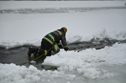 Jégről mentési bemutató a Naplás-tavon