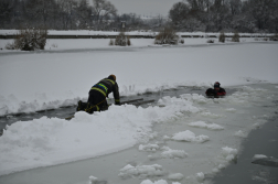 Jégről mentési bemutató a Naplás-tavon