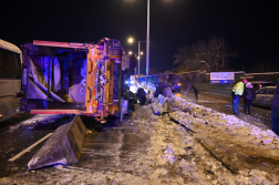 a felborult kukásautó