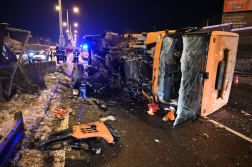 a felborult kukásautó