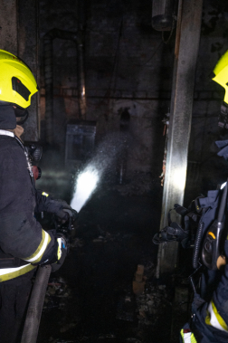 tűzoltók dolgoznak