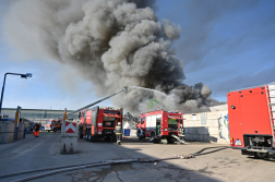 Tűz keletkezett egy hulladékfeldolgozó üzem területén