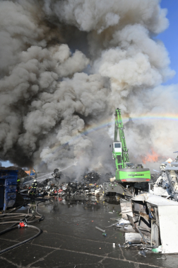 Tűz keletkezett egy hulladékfeldolgozó üzem területén