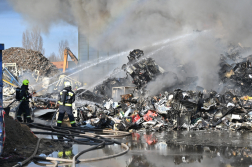 Tűz keletkezett egy hulladékfeldolgozó üzem területén