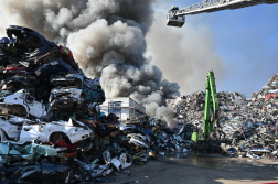 Tűz keletkezett egy hulladékfeldolgozó üzem területén