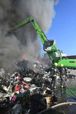 Tűz keletkezett egy hulladékfeldolgozó üzem területén