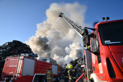 Tűz keletkezett egy hulladékfeldolgozó üzem területén