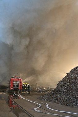 Tűz keletkezett egy hulladékfeldolgozó üzem területén