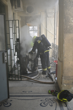 Mosógép egett egy IX. kerületi társasházban