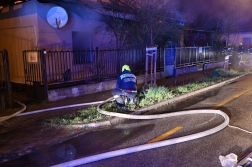 Kigyulladt egy családi ház tetőszerkezete a XVI. kerületben