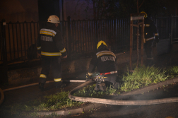 Kigyulladt egy családi ház tetőszerkezete a XVI. kerületben
