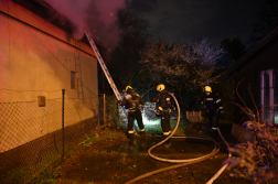 Kigyulladt egy családi ház tetőszerkezete a XVI. kerületben