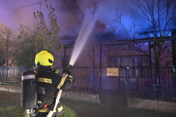 Kigyulladt egy családi ház tetőszerkezete a XVI. kerületben