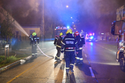 Kigyulladt egy családi ház tetőszerkezete a XVI. kerületben