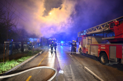 Kigyulladt egy családi ház tetőszerkezete a XVI. kerületben