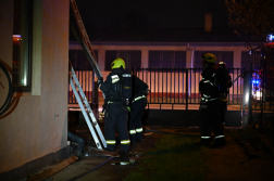 Kigyulladt egy családi ház tetőszerkezete a XVI. kerületben