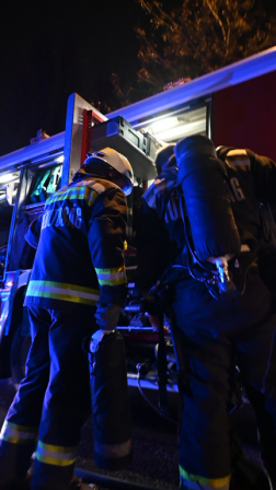 Kigyulladt egy családi ház tetőszerkezete a XVI. kerületben