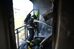 tűzoltók dolgoznak