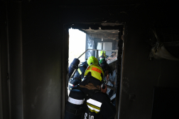 tűzoltók dolgoznak