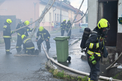 tűzoltók dolgoznak