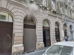 Kigyulladt egy szoba a főváros VII. kerületében