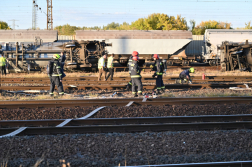 Kisiklott és felborult egy petróleumot szállító vasúti szerelvény