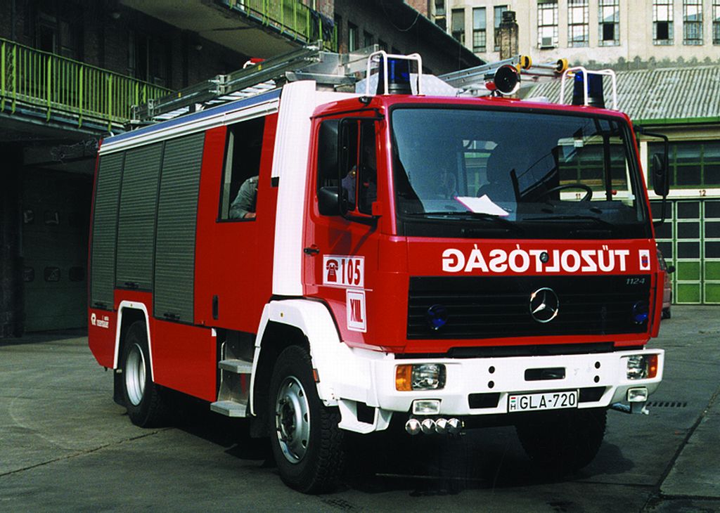  Mercedes-Rosenbauer 2000 tip.tűzoltógépjármű