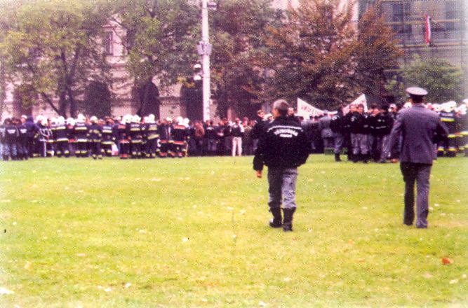 Tűzoltó demonstráció 2001