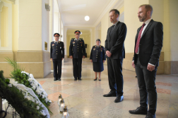Megemlékezők a Műegyetemen
