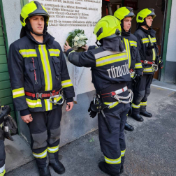 Tűzoltók koszorúznak Közép-budai Tűzőrség Koszciuszkó Tádé utcai laktanyájában