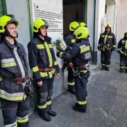 Tűzoltók koszorúznak Közép-budai Tűzőrség Koszciuszkó Tádé utcai laktanyájában