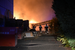 Csarnok lánggal ég