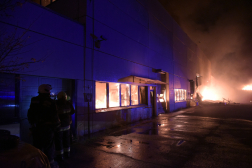 Csarnok lánggal ég