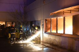 Csarnok lánggal ég